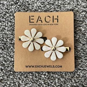 Each Daisy Hair Clip